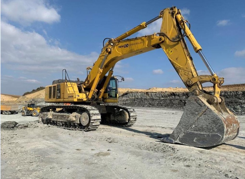 Komatsu PC700LC-8 Paletli Ekskavatör